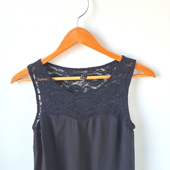 Black lace dress - Picture 2 of 4